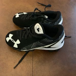 Baseball cleats like new